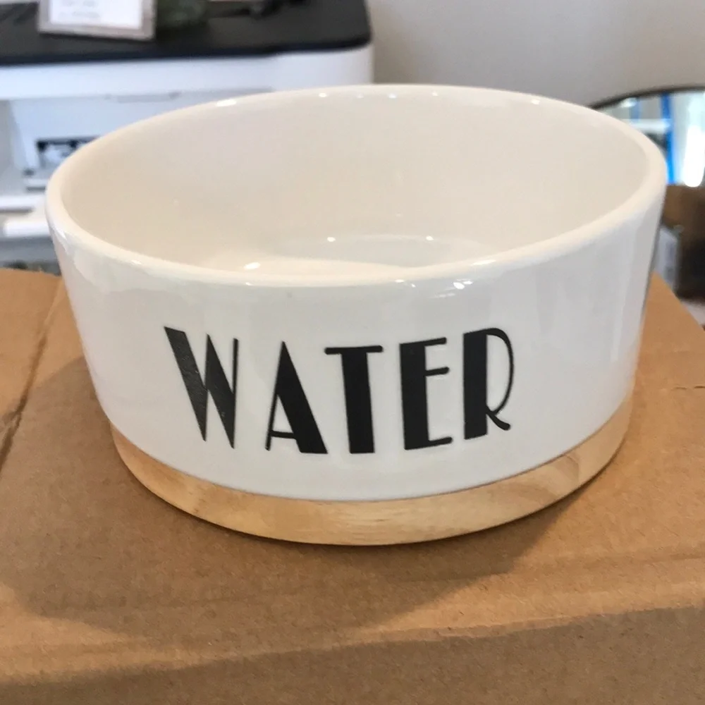 Frisco ceramic water bowl with wood vase